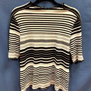 LAUNDRY lightweight short sleeve top with ruffled neck/sleeve EUC size XL